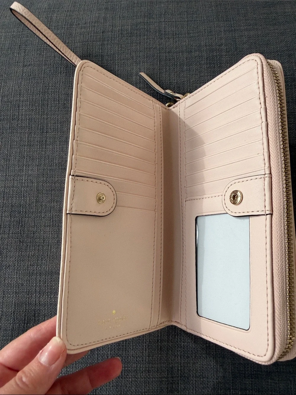 kate spade Cream Pebbled Leather Zip Wristlet. NWOT